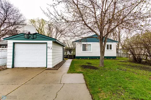 323 6th Ave, Mapleton, ND 58059