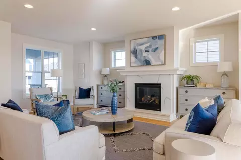 6415 Red Cedar Dr, Chaska, MN 55318