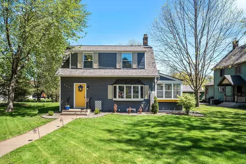 537 5th St N, Bayport, MN 55003