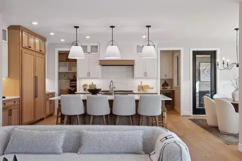 4500 Dunham Dr, Edina, MN 55435