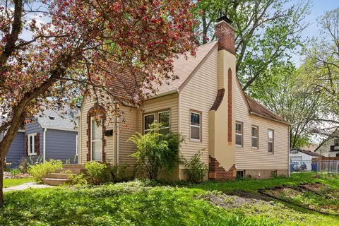 1543 Sheldon St, Saint Paul, MN 55108