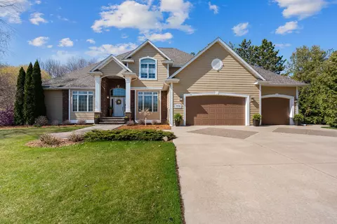 1958 Woodcrest Dr NE, Owatonna, MN 55060