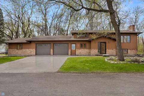 130 Ash Ln, Harwood, ND 58042