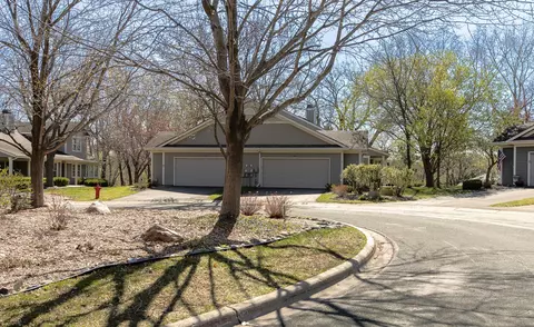 822 Ivy Ln, Eagan, MN 55123
