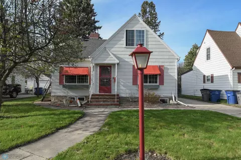 1206 6th Ave S, Moorhead, MN 56560