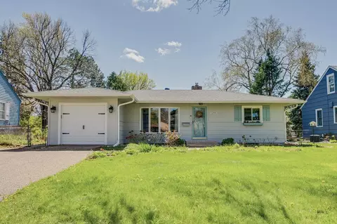 1294 Shryer Ave W, Roseville, MN 55113