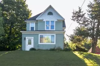 527 3rd St S, Waterville, MN 56096