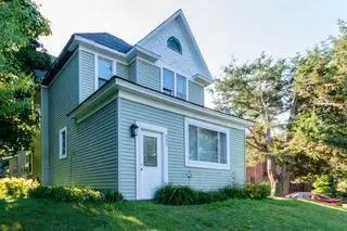 527 3rd St S, Waterville, MN 56096 photo 2