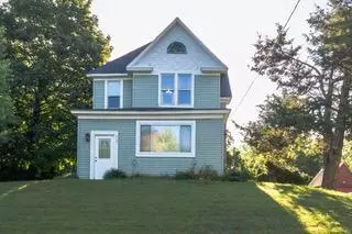 527 3rd St S, Waterville, MN 56096