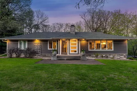 15252 Lynn Ter, Minnetonka, MN 55345