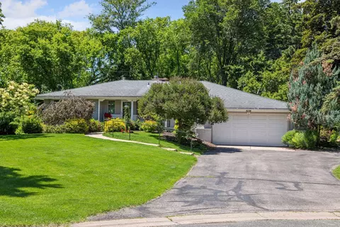1016 James Ct, Mendota Heights, MN 55118