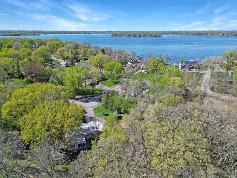 5325 Lee Cir, Shorewood, MN 55331