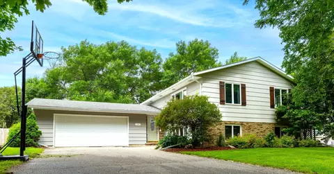 1221 27th St NW, Willmar, MN 56201