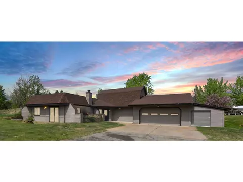 110 Velkommen St NE, Staples, MN 56479