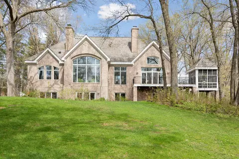 6 Raccoon Rd #A, North Oaks, MN 55127