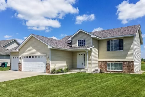 987 Waters Edge Cir, Avon, MN 56310