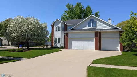 2321 Victoria Rose Ln S, Fargo, ND 58104