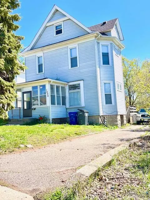 1006 Desoto St, Saint Paul, MN 55130