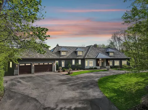 28200 Boulder Cir, Shorewood, MN 55331