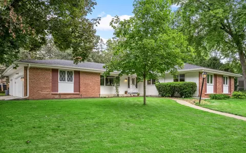 9601 Rich Rd, Bloomington, MN 55437