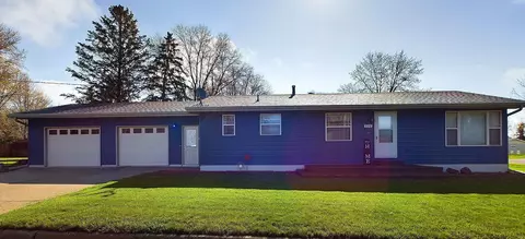 726 Moore St, Starbuck, MN 56381
