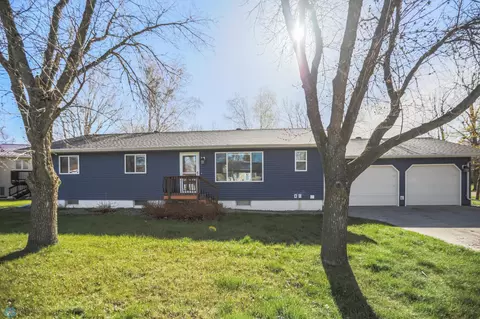 102 13th Ave N, Ellendale, ND 58436