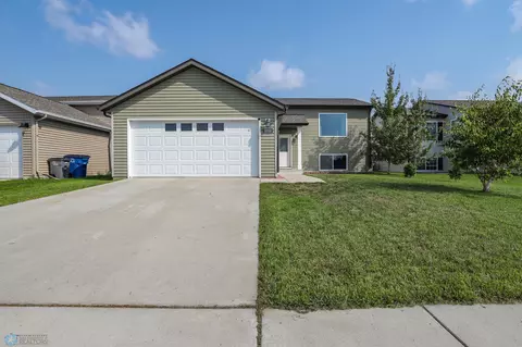 1238 44th Ave S, Moorhead, MN 56560