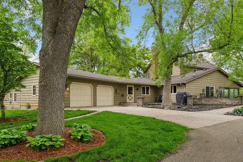 7848 Bavaria Rd, Victoria, MN 55386
