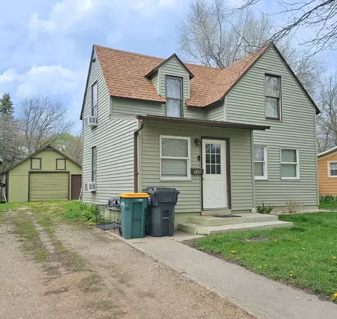 249 7th St, Tracy, MN 56175
