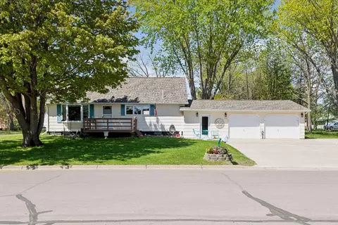 114 Blair Ave S, Hinckley, MN 55037