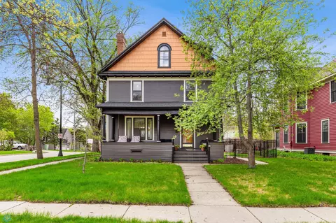 402 9th Ave S, Fargo, ND 58103