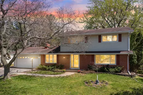 10917 Ridgewood Ct, Burnsville, MN 55337