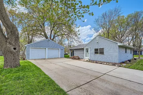 10900 Irwin Ave S, Bloomington, MN 55437