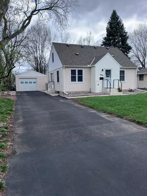 824 4th Ave W, Shakopee, MN 55379