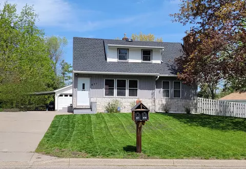 671 Eldridge Ave W, Roseville, MN 55113