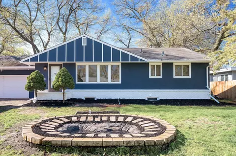 3913 Burquest Ln, Brooklyn Center, MN 55429