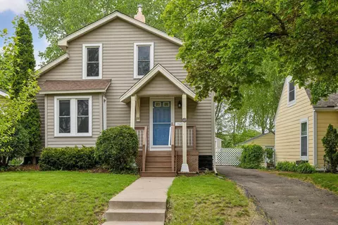 1637 Fernwood St, Saint Paul, MN 55108
