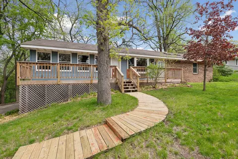 517 Hiawatha Ave, Hopkins, MN 55343