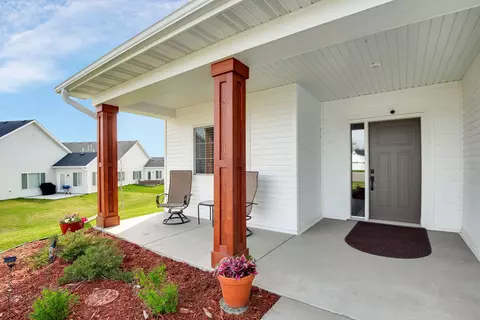 325 Riverview Cir, Hanover, MN 55341 photo 2
