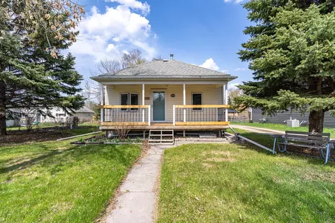 209 5th Ave S, Crookston, MN 56716