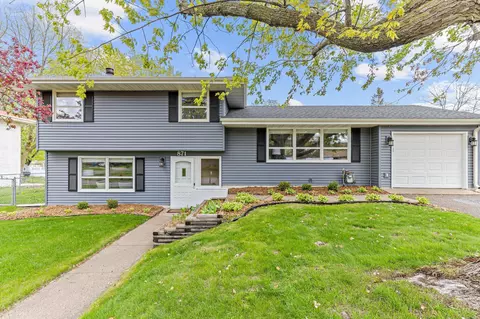 871 Oakwood Dr, New Brighton, MN 55112