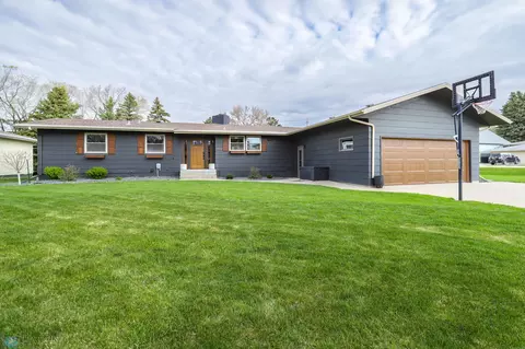 123 Brooktree Cir, Harwood, ND 58042