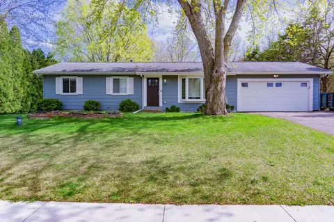 715 Kirche Hill Dr, Carver, MN 55315
