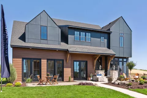 5284 Rolling Hills Pkwy, Chaska, MN 55318