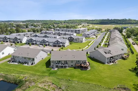 1533 Southpoint Dr, Hudson, WI 54016