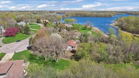 14575 Lakeview Cir, Shakopee, MN 55379