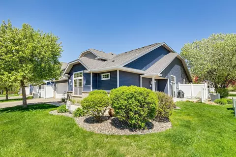 480 Hickory Ln N, Oakdale, MN 55128