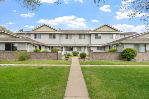 8560 S Pond Trl, Champlin, MN 55316 photo 3