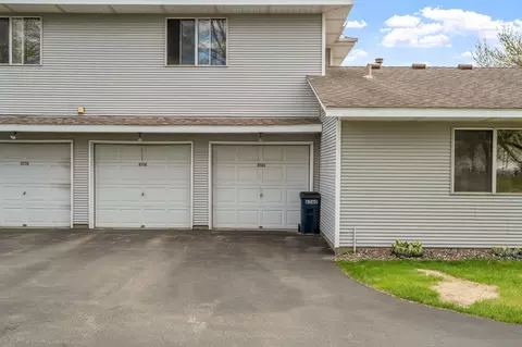 8560 S Pond Trl, Champlin, MN 55316 photo 5