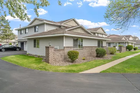 8560 S Pond Trl, Champlin, MN 55316 photo 4
